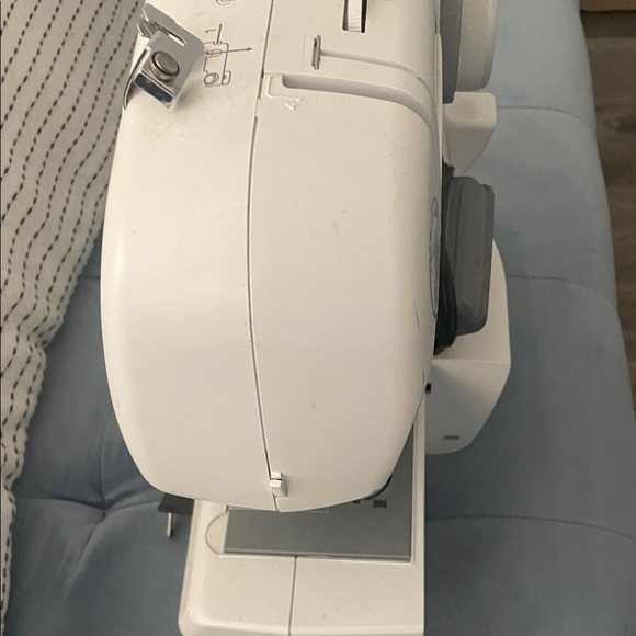 Brother LS-590 White Sewing Machine - Picture 4 of 5